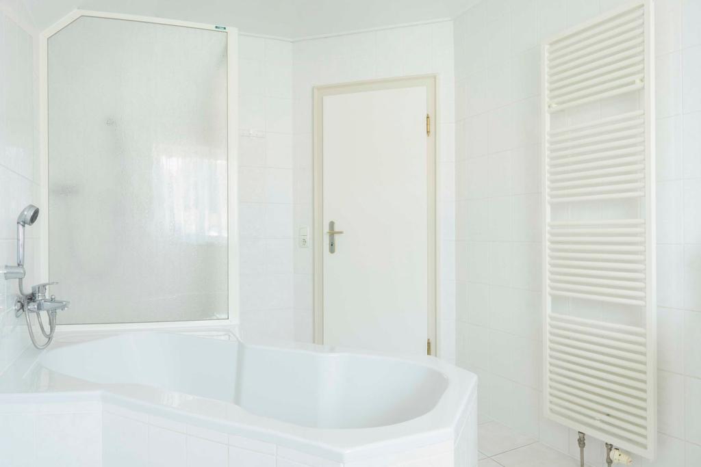 Badezimmer Dachgeschoss Blick 2