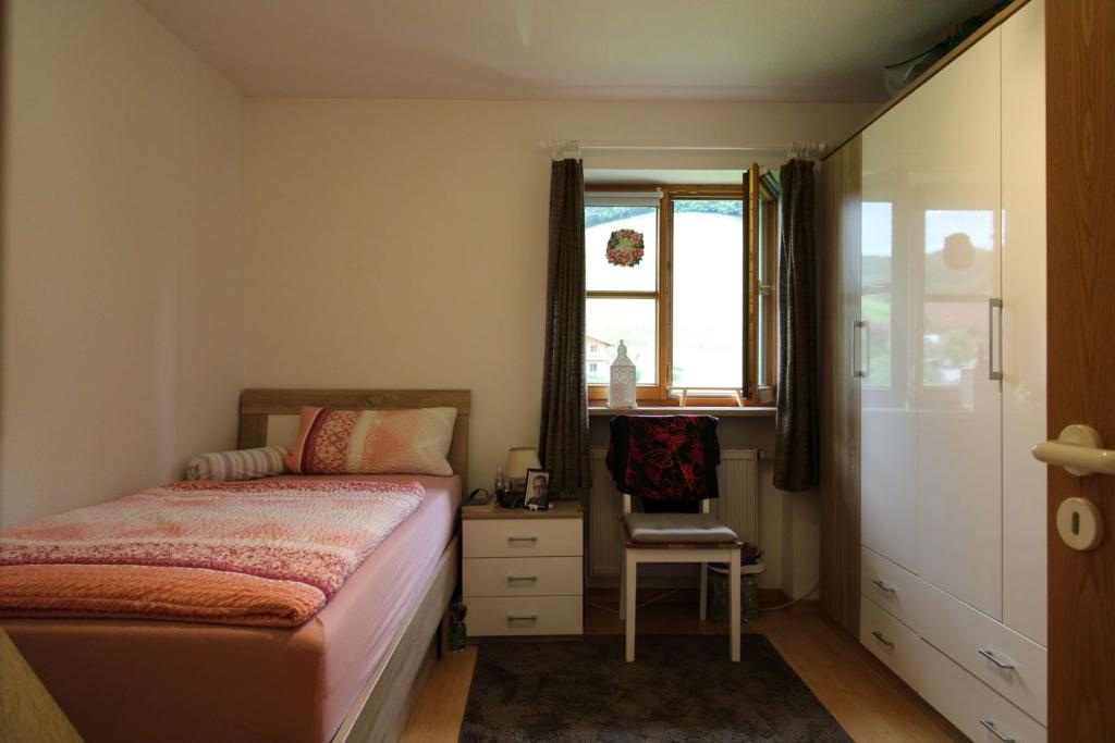 Schlafzimmer 1