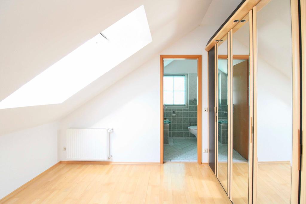 Schlafzimmer DG