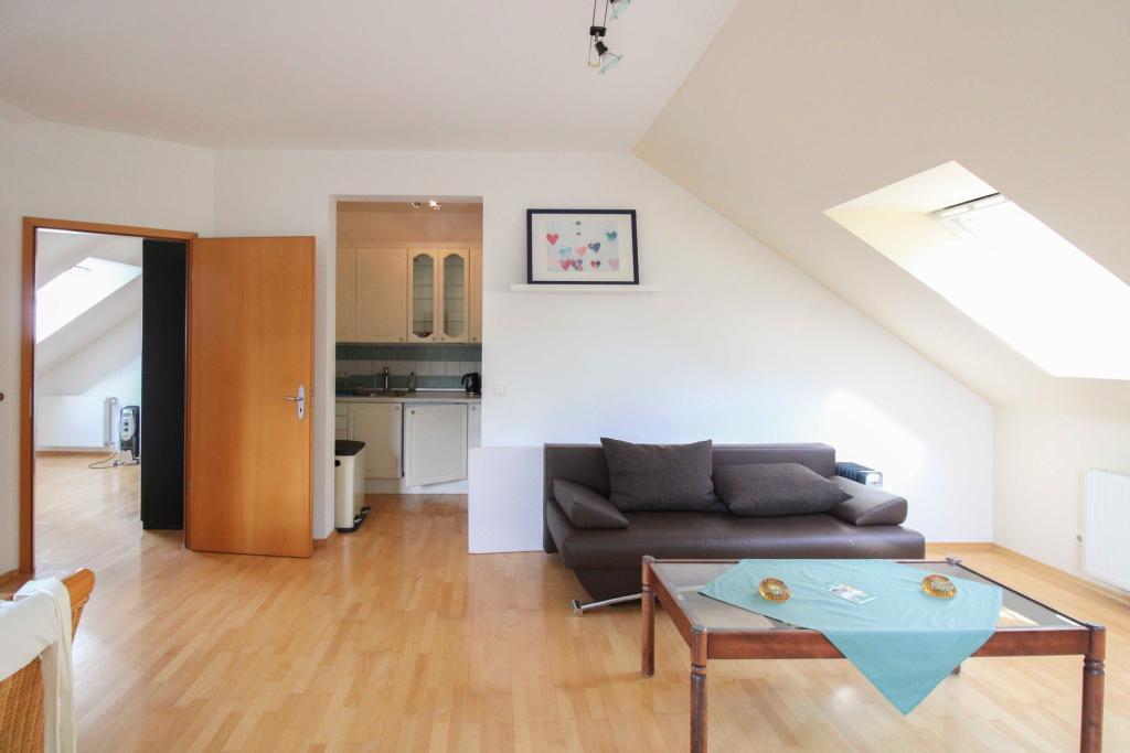 Wohnzimmer DG