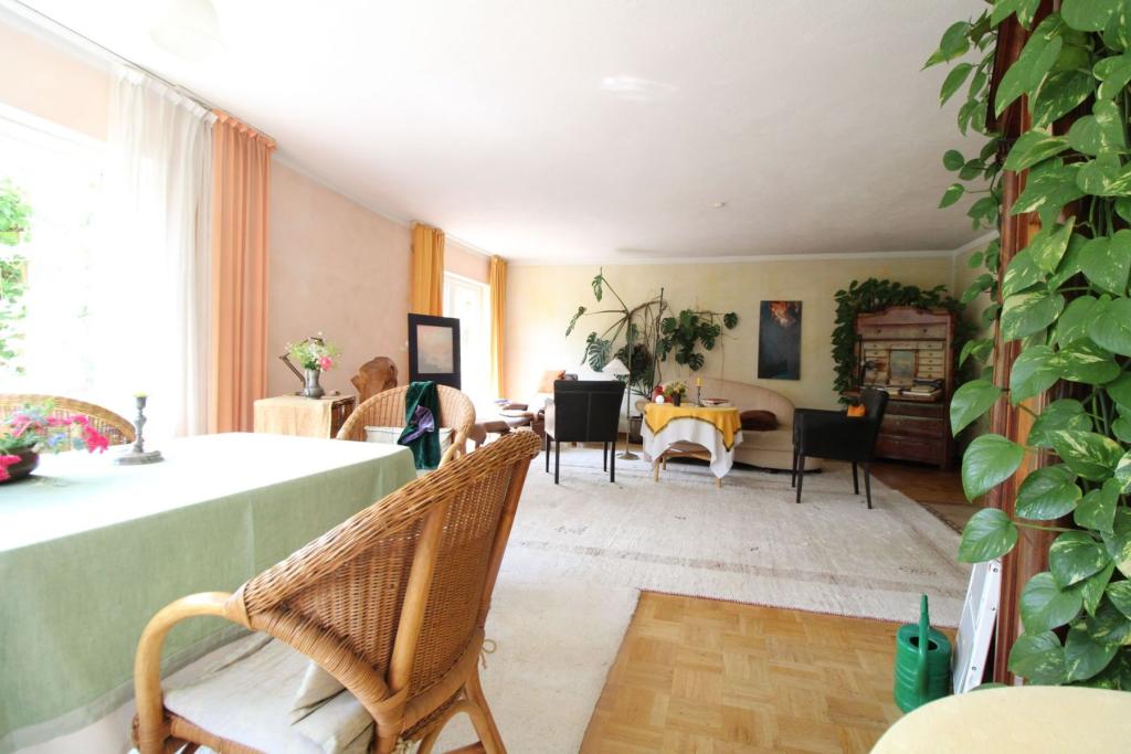 Wohnzimmer Bild 2
