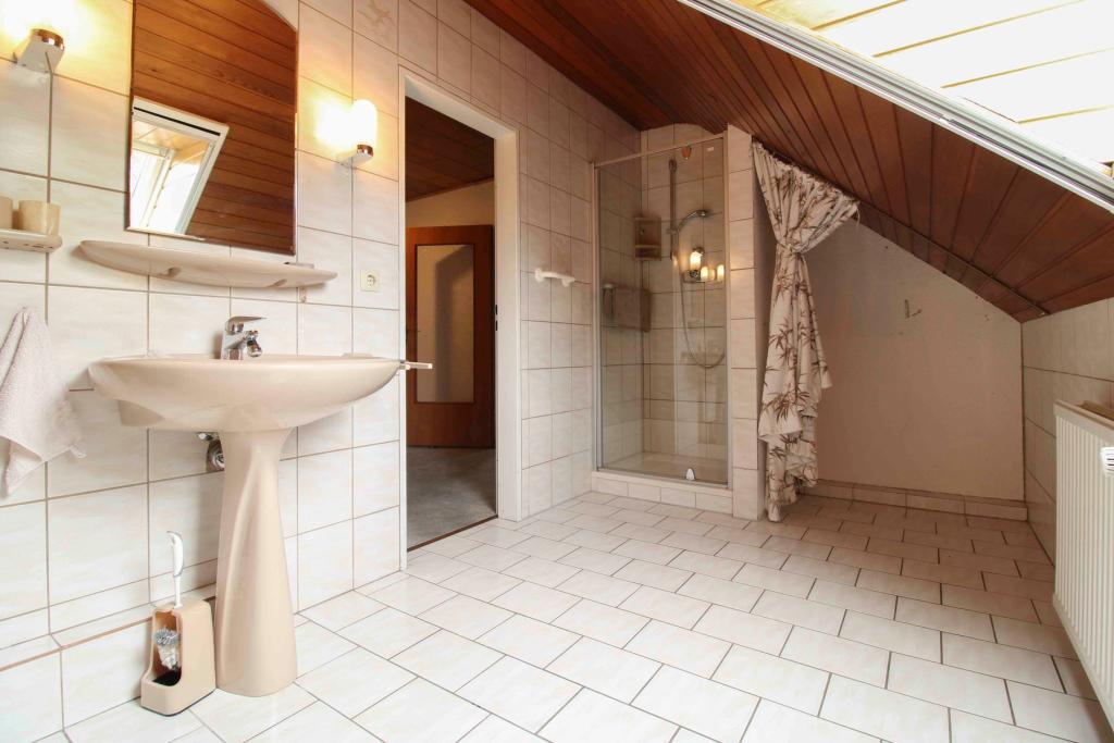 Badezimmer OG 1.2
