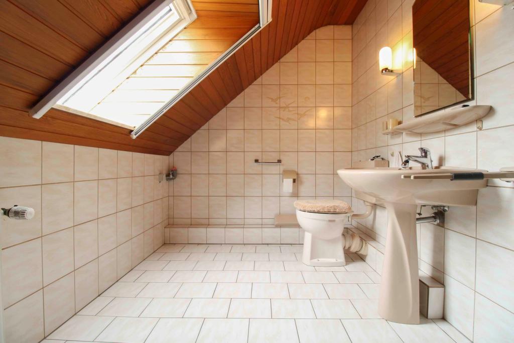 Badezimmer OG 1.1