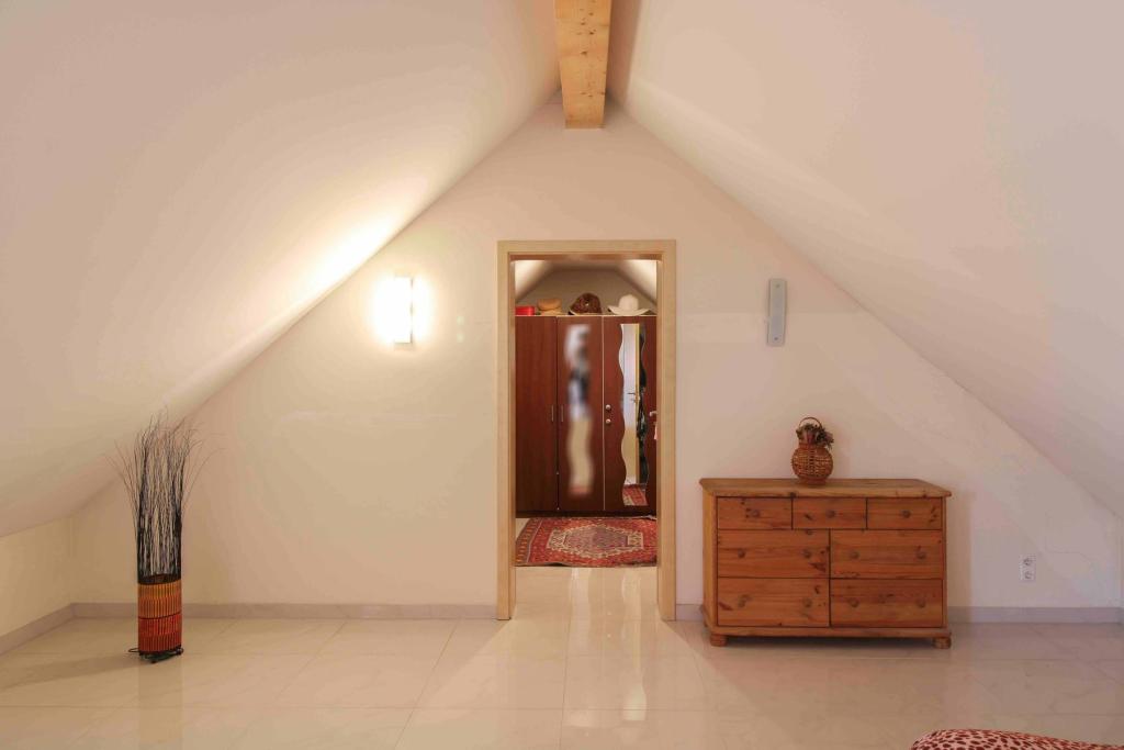 Schlafzimmer (2)