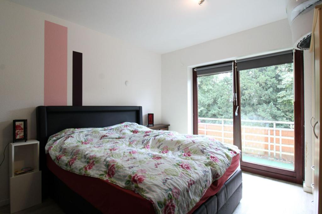 Schlafzimmer 1