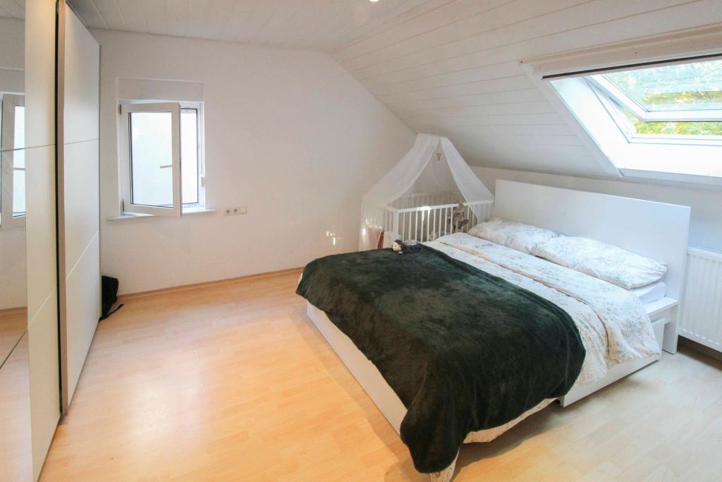 Schlafzimmer DG