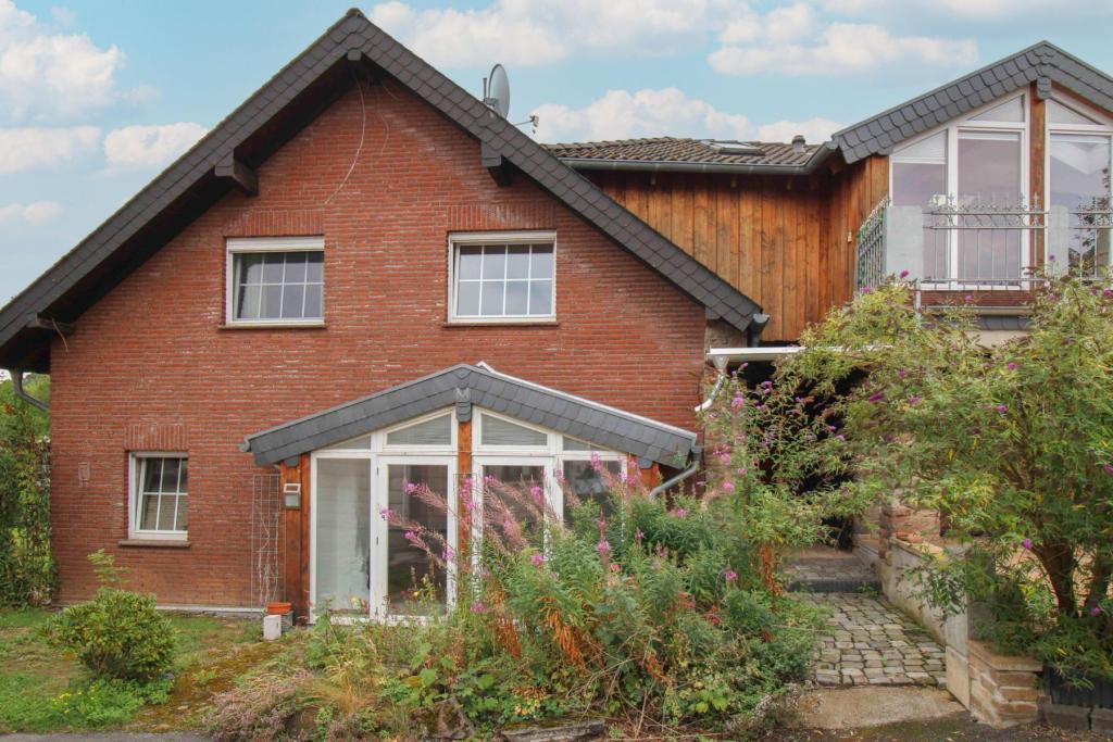 Anbau mit Einliegerwohnung