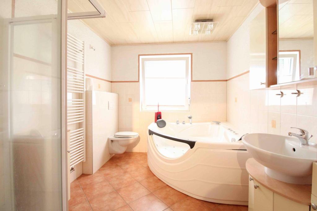 Badezimmer EG