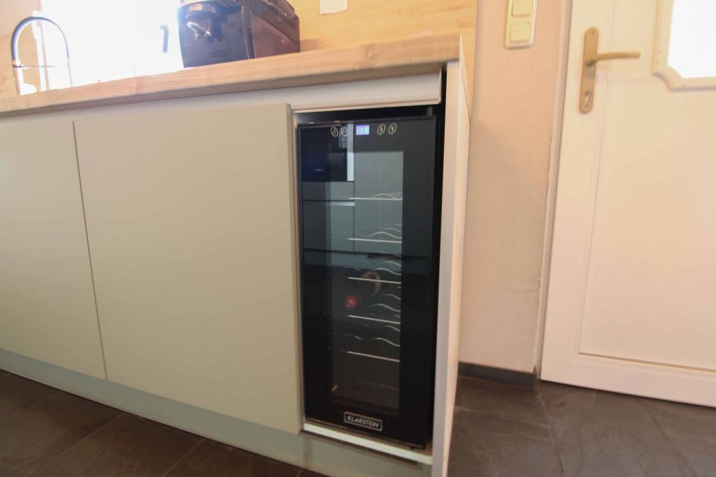 05. Weinschrank