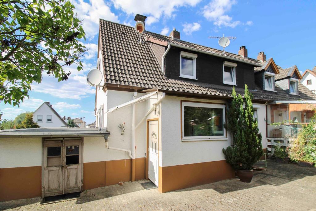 Rückansicht mit Garage