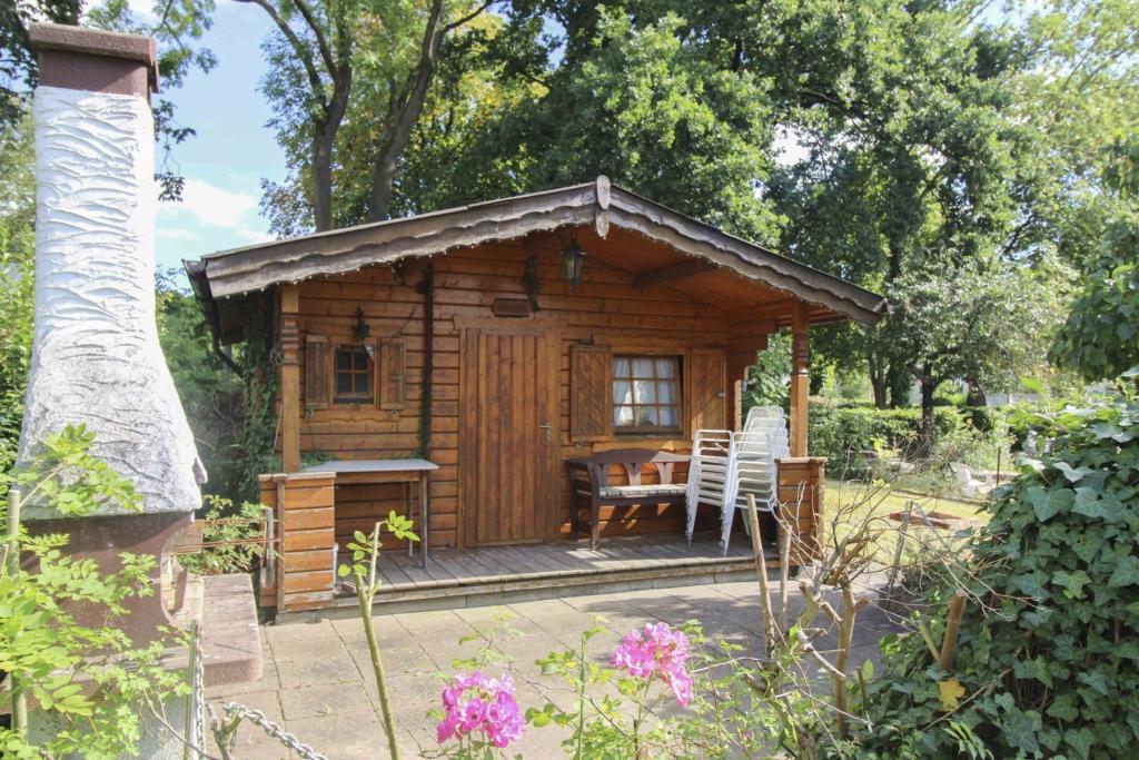 Hütte mit Terrasse