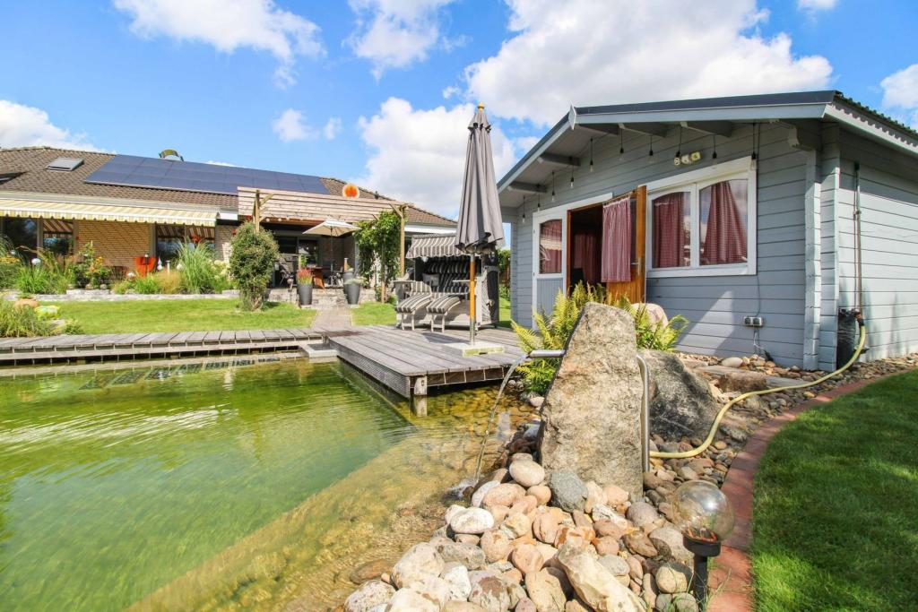 Schwimmteich Saunahaus