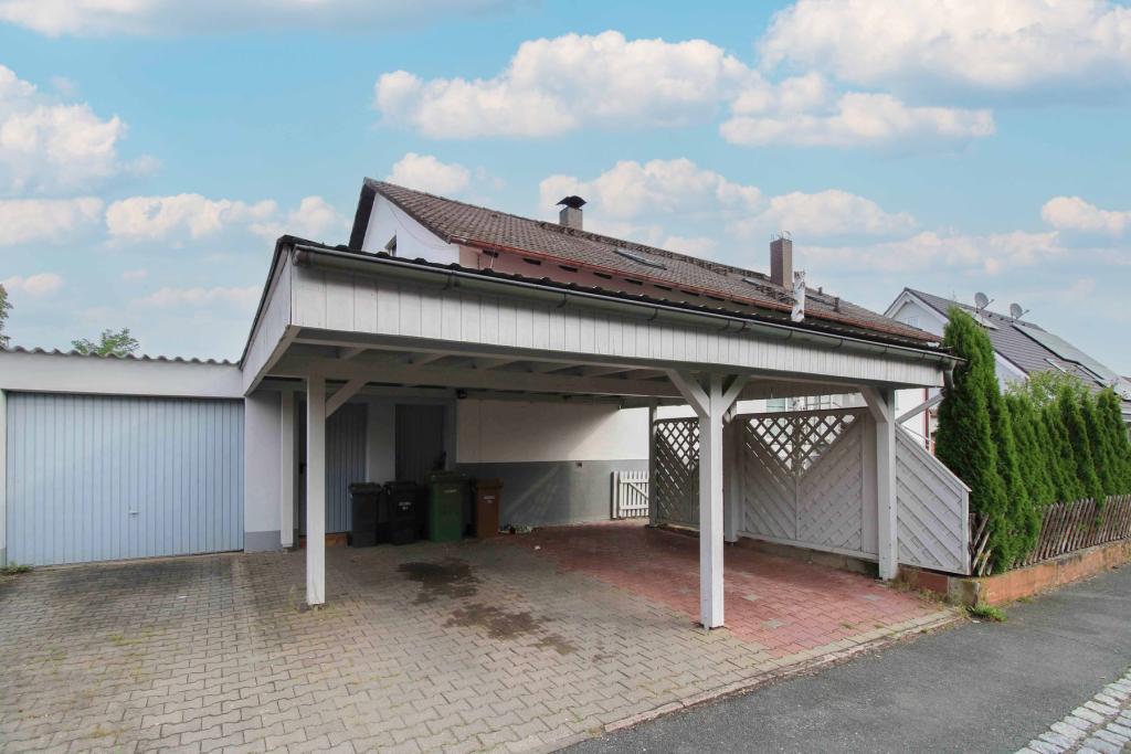 Garage, Carport