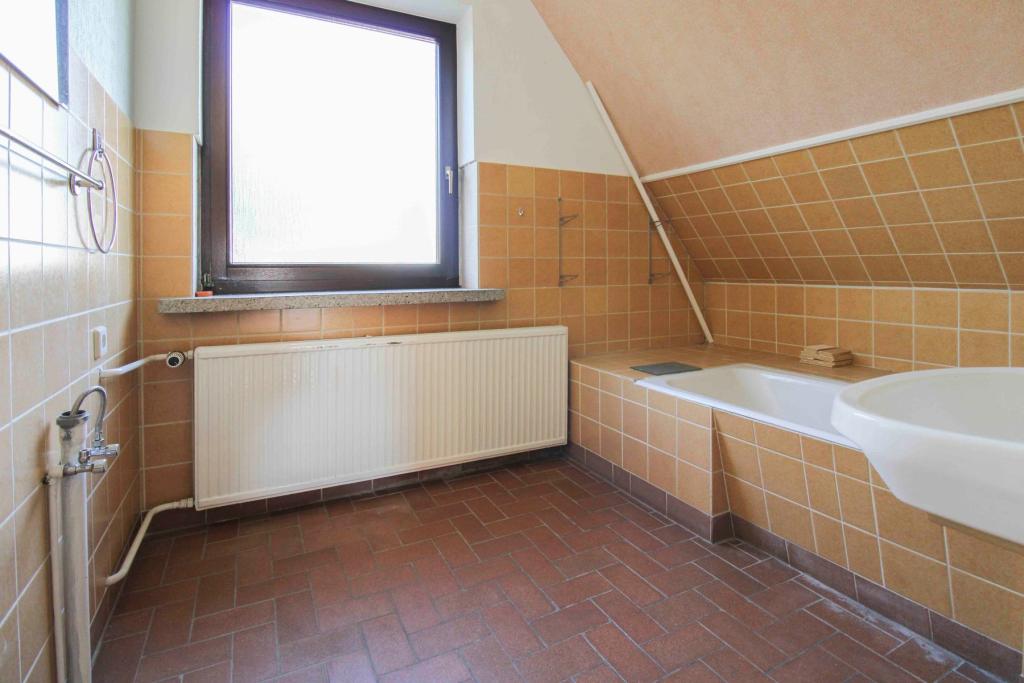 Badezimmer Ansicht 01