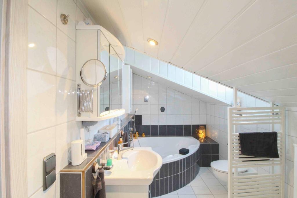 Badezimmer 1. OG