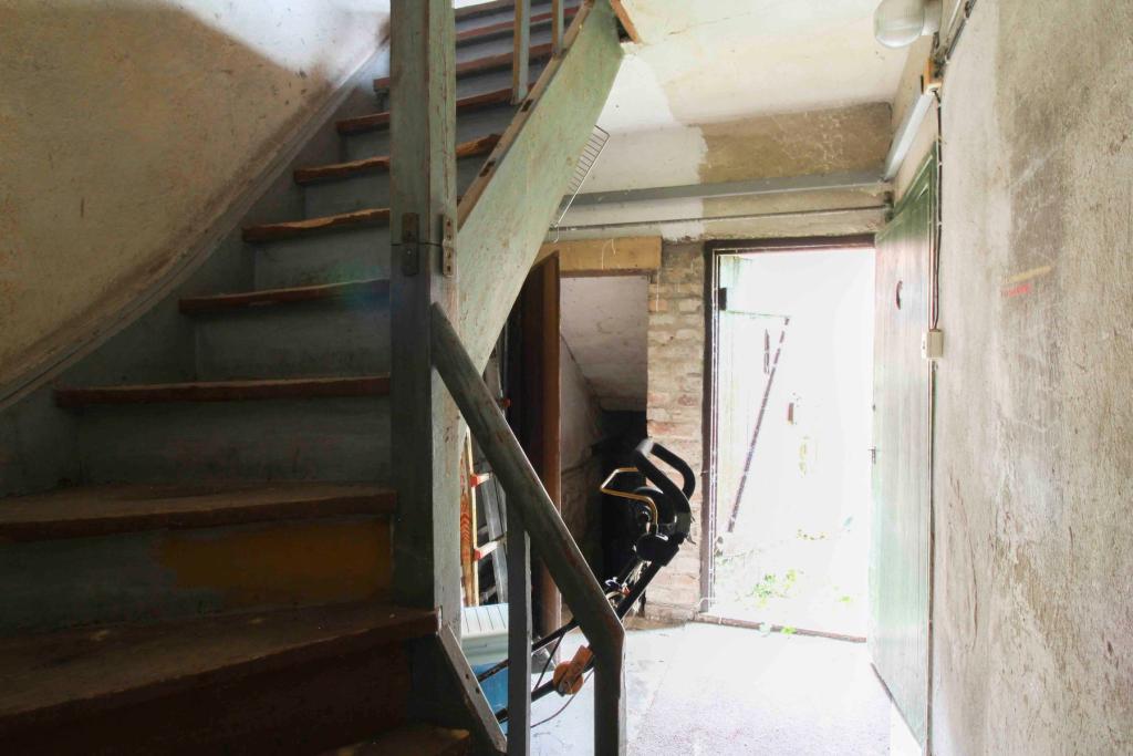 Treppe zum OG im hinteren Häsuerteil