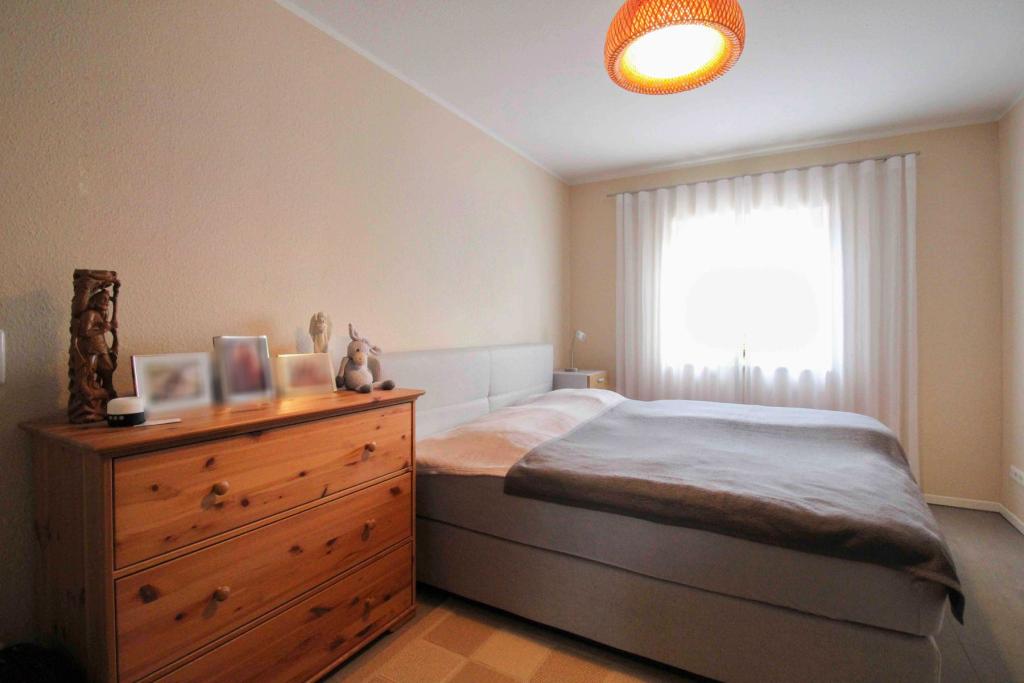 Schlafzimmer (2)