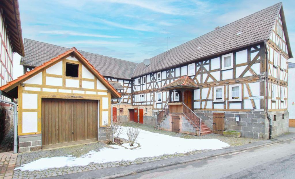 Immobilie in Ebsdorfergrund - Historische Hofreite mit vielseitigen Nutzungsmöglichkeiten in Ebsdorfergrund-Wermertshausen - Bild 0