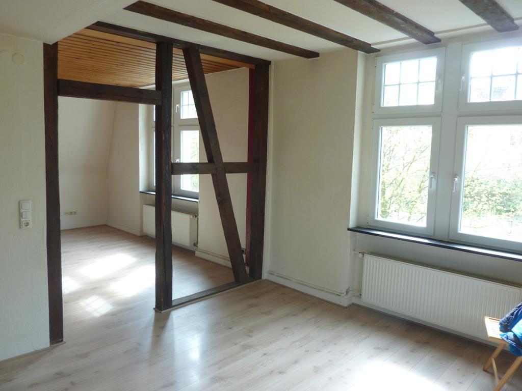 Charmante Altbauwohnung im Grünen – 3-Zimmer-Wohnung mit offener EBK auf ca. 95 m² - Photo 2