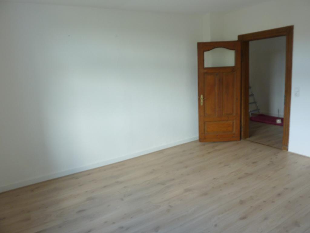 Charmante Altbauwohnung im Grünen – 3-Zimmer-Wohnung mit offener EBK auf ca. 95 m² - Photo 3
