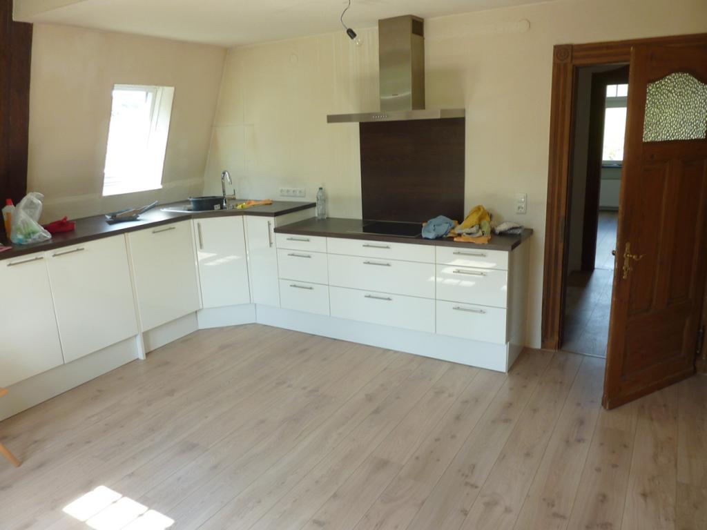 Charmante Altbauwohnung im Grünen – 3-Zimmer-Wohnung mit offener EBK auf ca. 95 m² - Photo 4