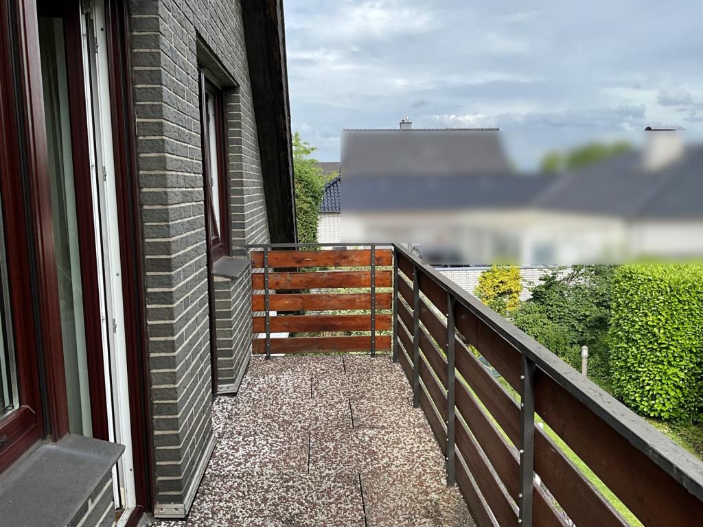 Gemütliche, helle Dachgeschosswohnung mit Süd-Balkon! - Photo 2