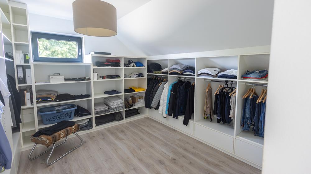 Viel Platz für Ihre Garderobe