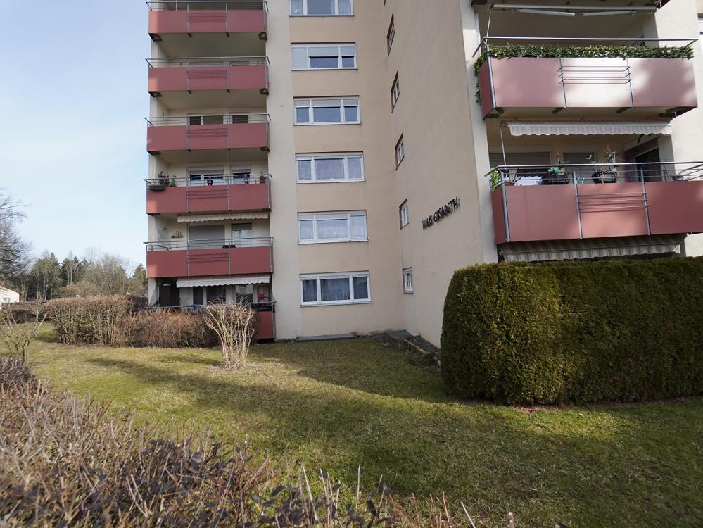 Gebäudeansicht - Wohnung im Erdgeschoss - links 