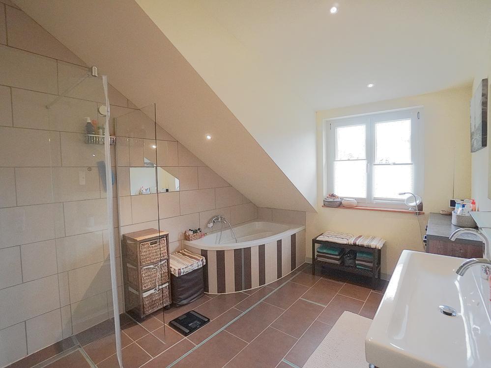 Attraktives Badezimmer