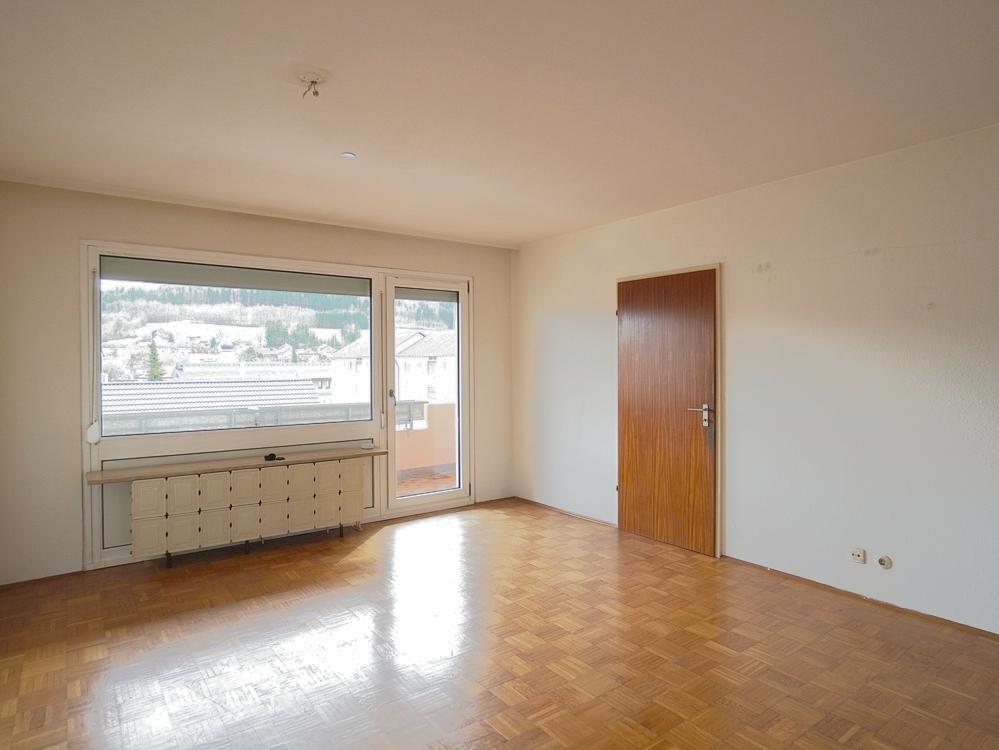 Wohnzimmer mit Balkon