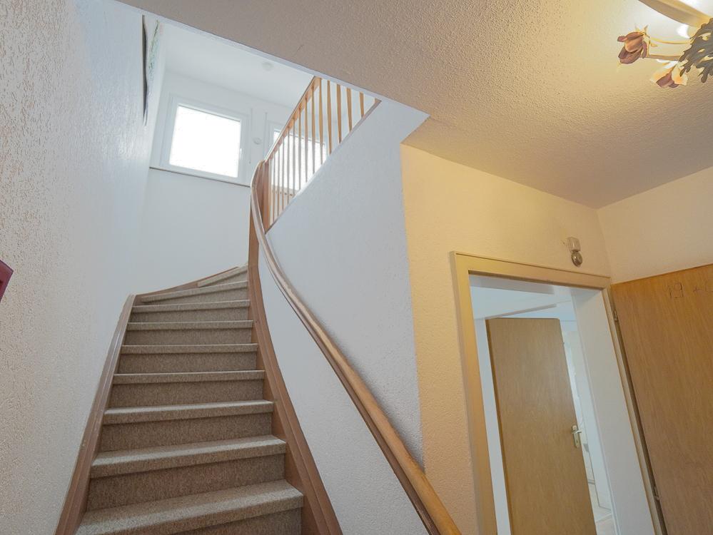 Holztreppe zum OG