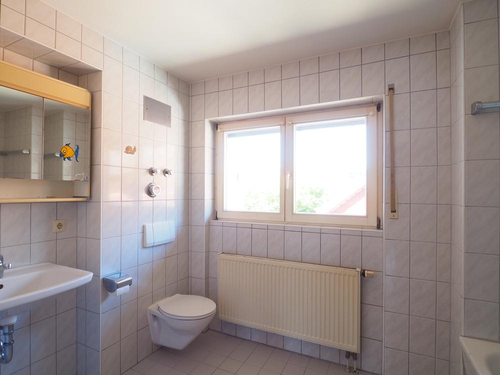 Bad mit Badewanne