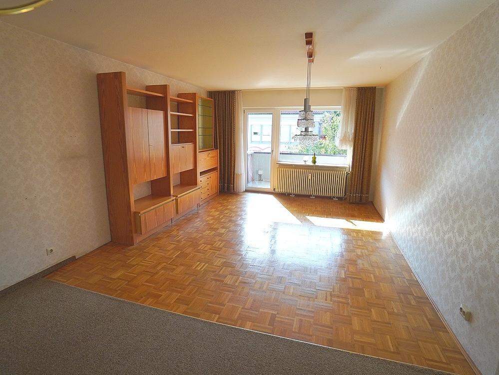 Wohnbereich mit Zugang auf den Balkon