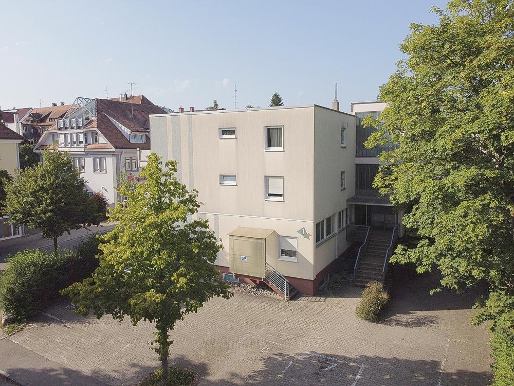 Gebäude Giebelansicht Süd mit Hauszugang