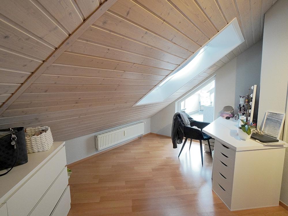 Schlafzimmer mit Büroecke