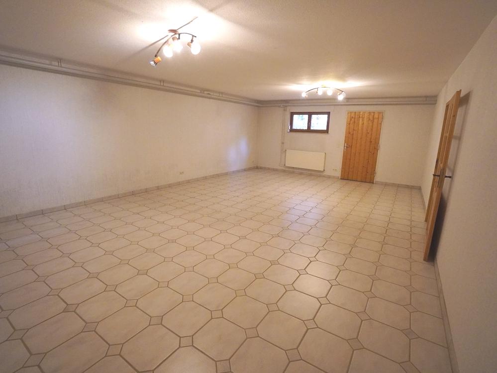 Großer Hobby- oder Partykeller im KG mit direktem Außenzugang