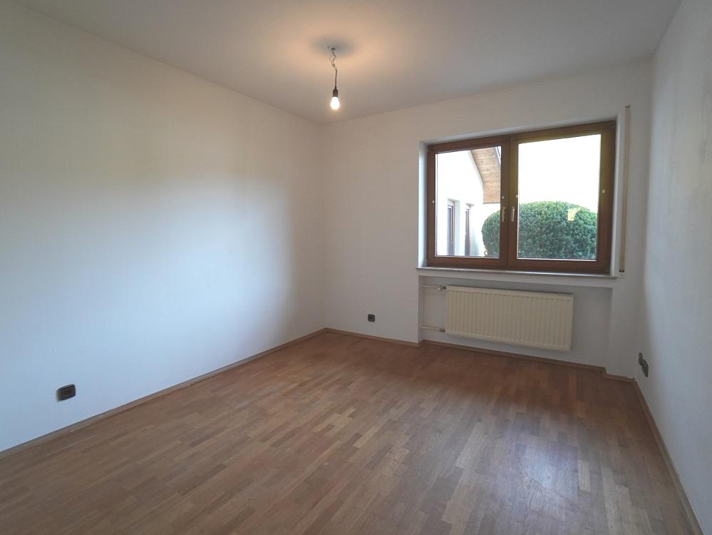 Kinder- oder Arbeitszimmer im EG