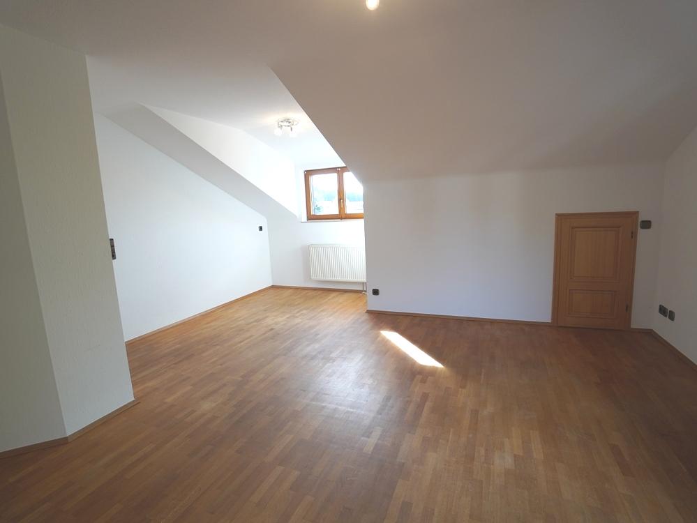 Kinder- oder Arbeitszimmer im OG