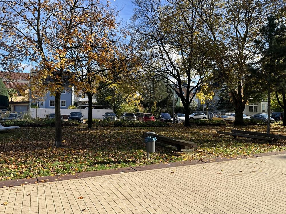 Vorplatz vor dem Haus