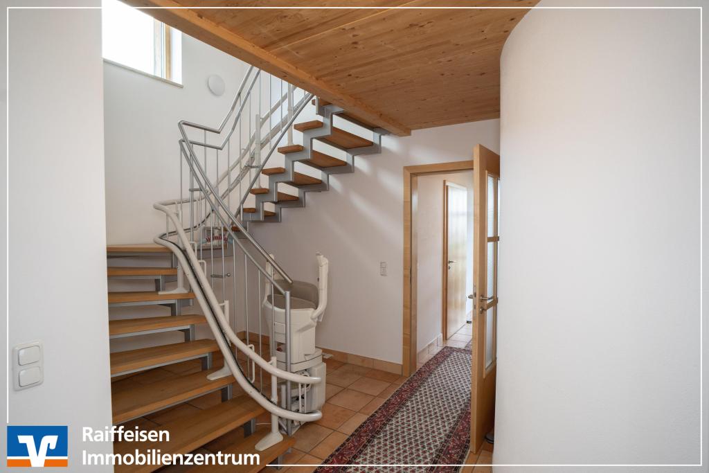 Treppe mit Treppenlift EG
