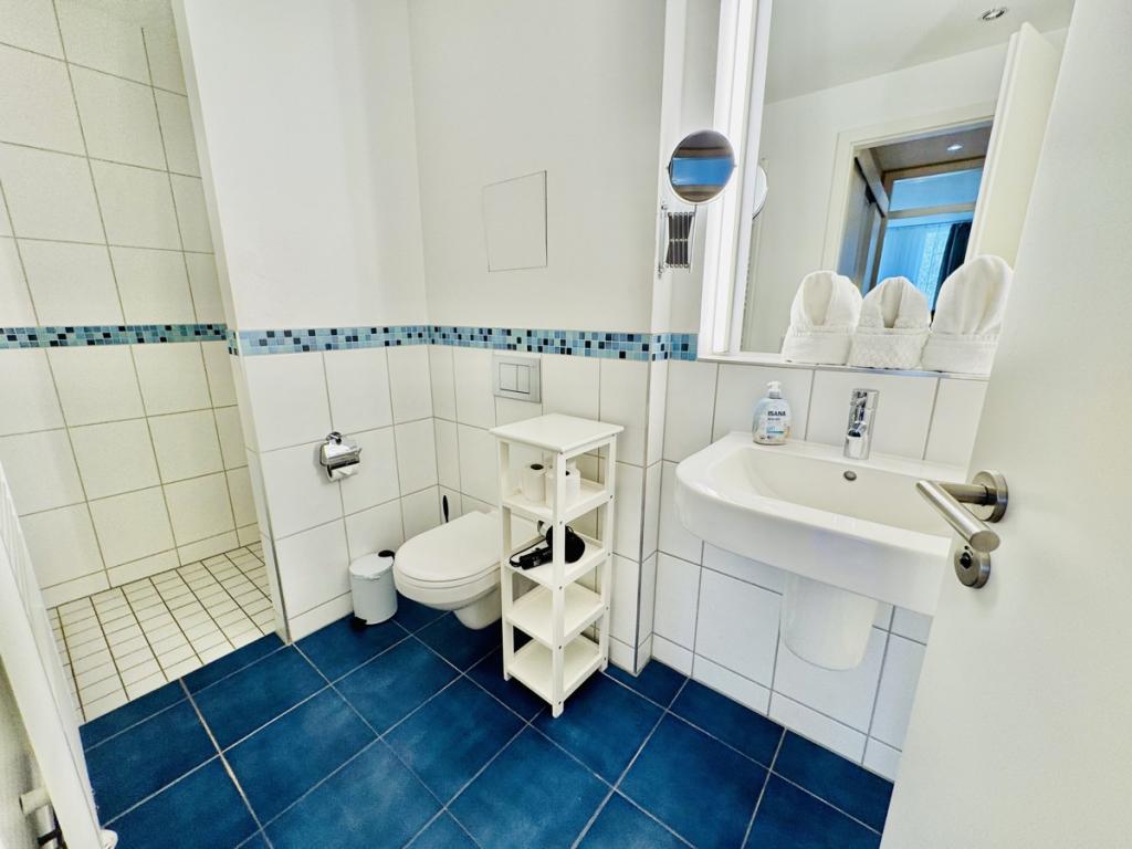 Badezimmer mit Dusche 