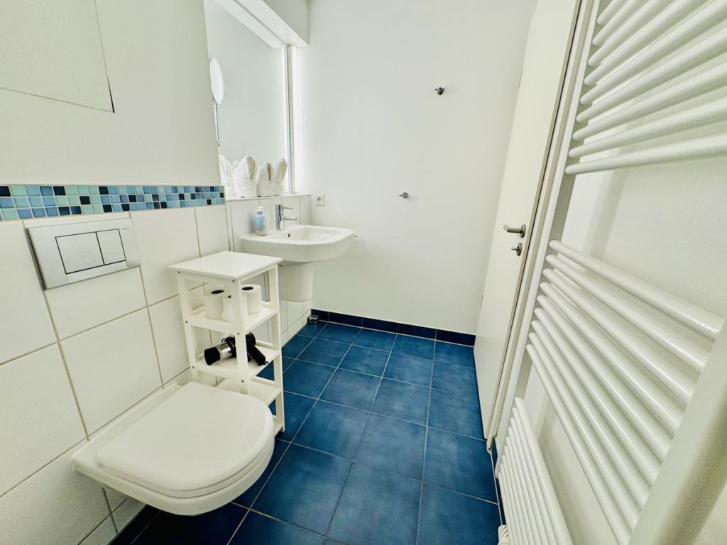 Badezimmer mit Dusche 
