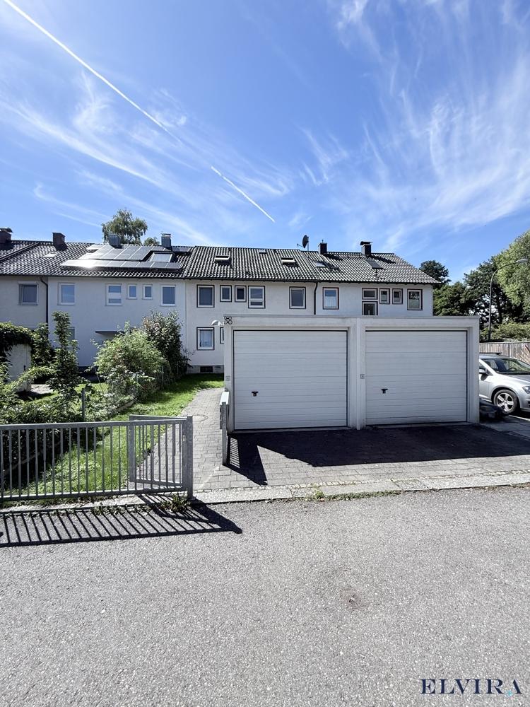 Garagen und Vorgarten