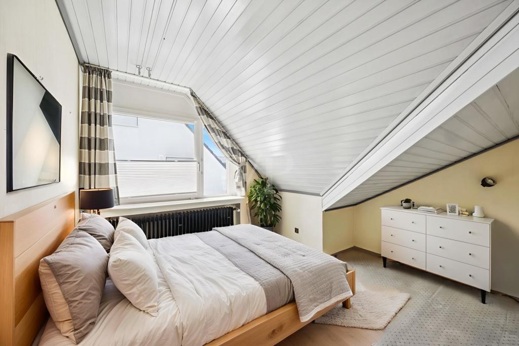 Schlafzimmer II OG KI-Homestaging