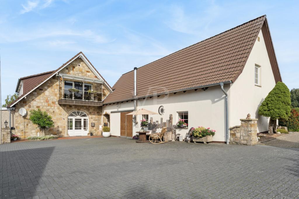 Rückansicht/ Eingangsbereich zur Wohneinheit I