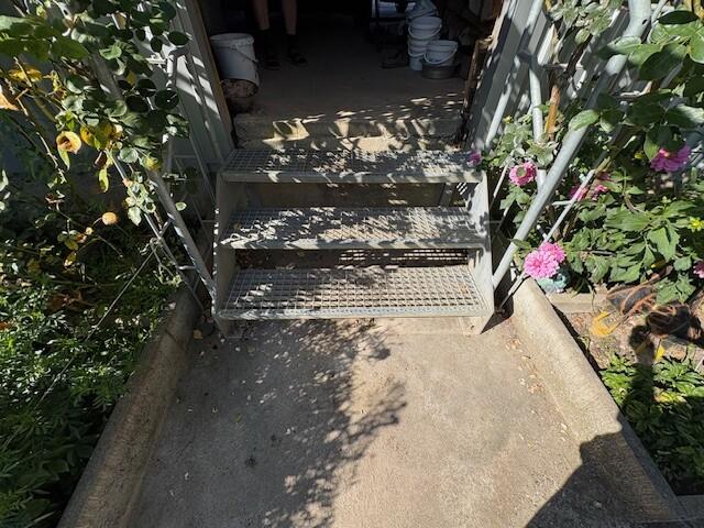 Treppe zum Carport