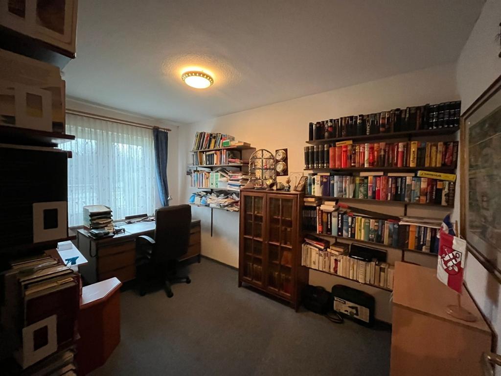 Büro von der Tür 2.jpeg