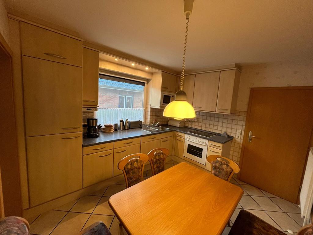 Küche mit Fenster.jpeg