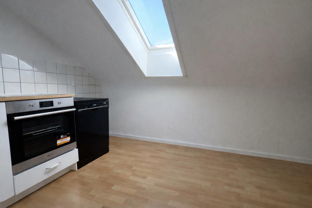 Gepflegte 2-Zimmer-Dachgeschosswohnung in ruhiger Lage von Weiterstadt - Photo 1