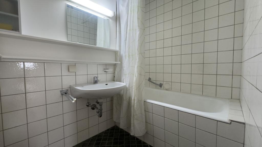 (Anfragen nur per eMail) -Ruhige und gepflegte Drei-Zimmer-Küche-Bad Wohnung in Darmstadt-Wixhausen - Photo 5